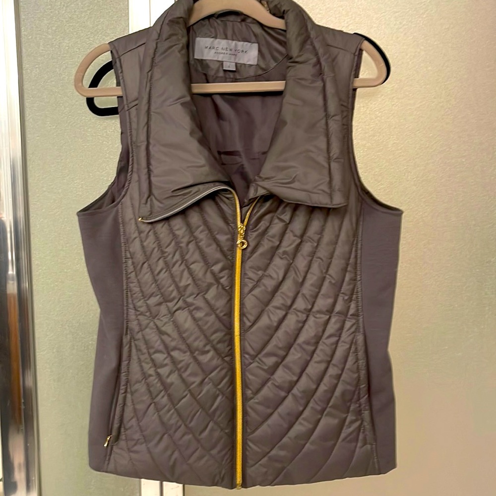 Large Gray/silver Marc NY vest